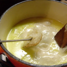 Melting Pot Swiss Cheddar Fondue