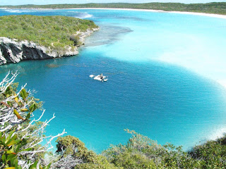http://lh5.ggpht.com/joy.cottle/R_WUYXoOOeI/AAAAAAAAAG0/U_ksFX3hsSM/s320/Blue%20hole%20from%20above%20(6).JPG