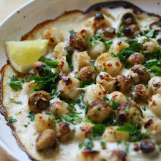 Creamy Broiled Scallops Mornay