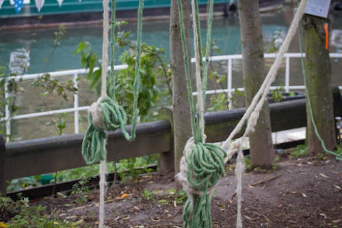 <p>
	Uninstalling the woollen 'vines' after 6 weeks outdoors in London<br />
	&nbsp;</p>

