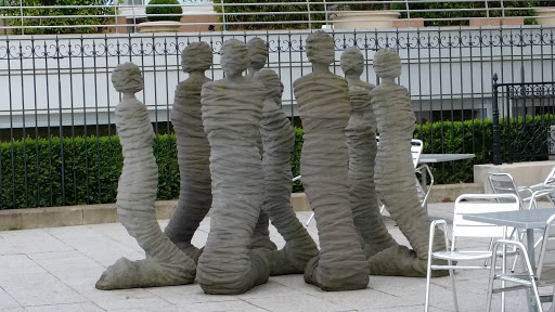 9 Statues