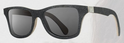 gafas de madera y piedra
