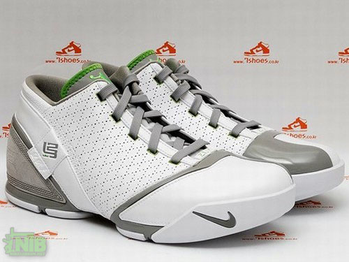 An Exclusive Look at Nike Zoom LeBron V Low DUNKMAN