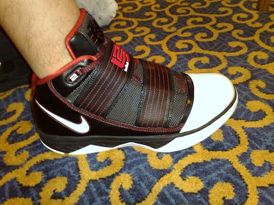 Another Look at the 2009 Nike Zoom Soldier III Real Pics nike zoom soldier 3 gr black white red 2 02 Another Look at the 2009 Nike Zoom Soldier III Real Pics
