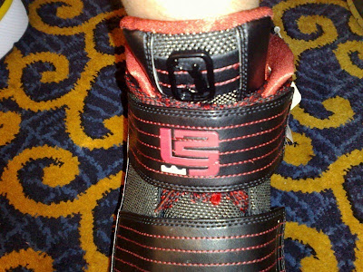 Another Look at the 2009 Nike Zoom Soldier III Real Pics nike zoom soldier 3 gr black white red 2 04 Another Look at the 2009 Nike Zoom Soldier III Real Pics