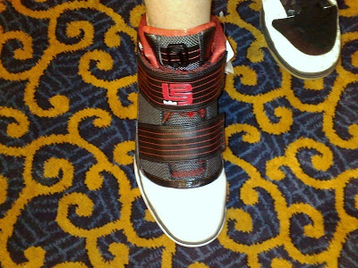 Another Look at the 2009 Nike Zoom Soldier III Real Pics nike zoom soldier 3 gr black white red 2 03 Another Look at the 2009 Nike Zoom Soldier III Real Pics