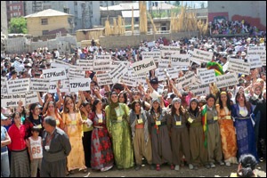 [tzpkurdi_anadil_mitingi1[3].jpg]