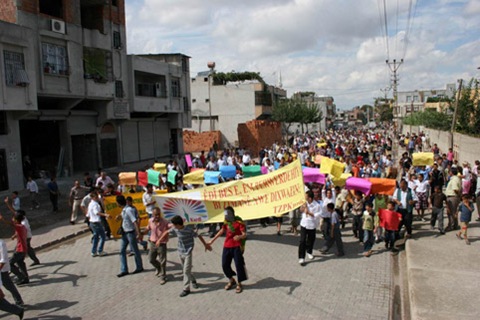 [adana_anadil_yuruyusu1[3].jpg]