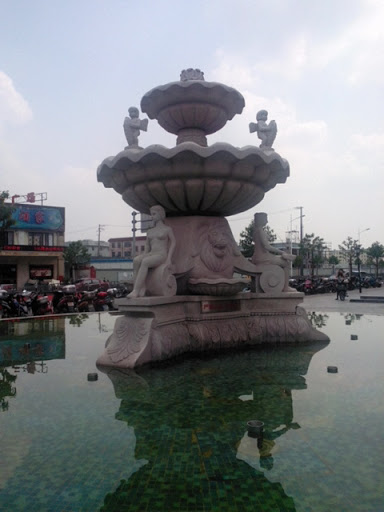恒达休闲广场雕塑喷泉