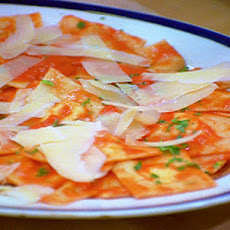 Cheese Ravioli with Red Pepper Sauce