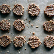Raw, Vegan, Peanut Butter Cookies