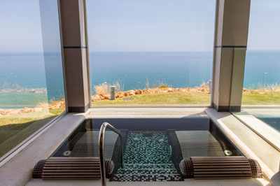 FREE SPA WITH YOUR BOOKING