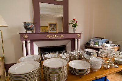 counting porcelaine and crystal for the Royal families...