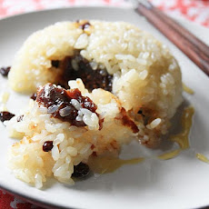 Glutinous Rice with Red Bean Paste, Walnuts, and Currants