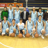 [FOTO DE UN PLANTEL DE BÁSQUETBOL MENORES (COLOR)]