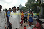 Samy Vellu walking around Samy Vellu walking around
