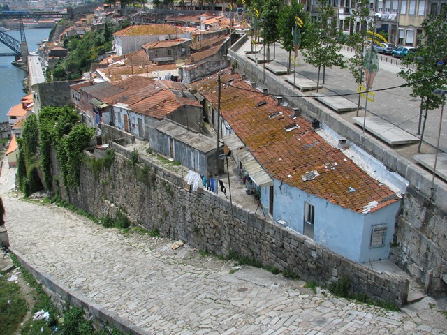 [2008.06_porto_pilar_fontainhas_052[3].jpg]