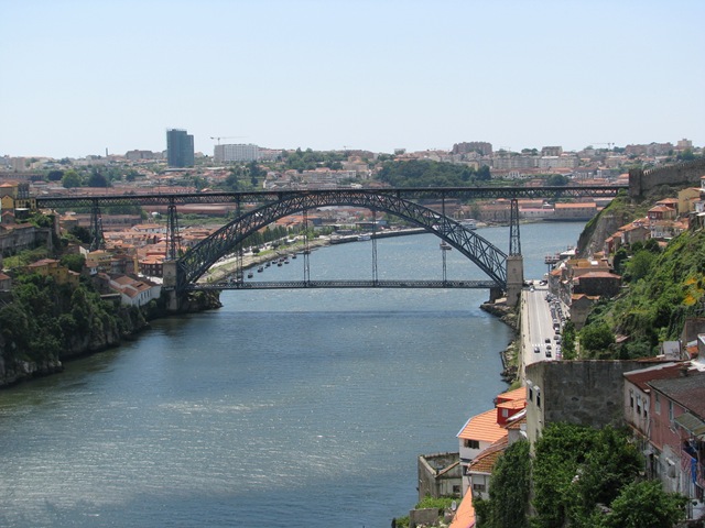[2008.06_porto_pilar_fontainhas_054[3].jpg]
