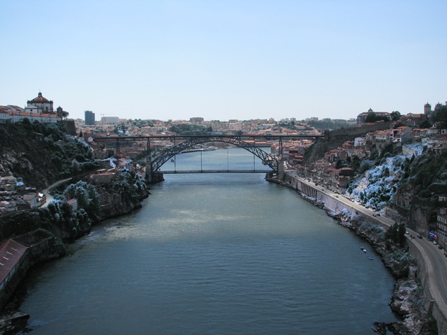 [2008.06_porto_pilar_fontainhas_074[3].jpg]
