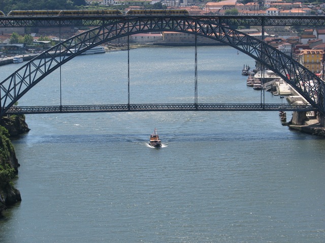[2008.06_porto_pilar_fontainhas_078[3].jpg]