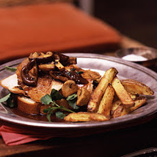 Open-Faced Turkey Sandwich with Mushroom Gravy