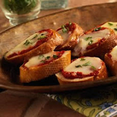 Crostini with Brie and Roasted Garlic