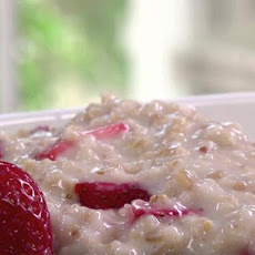 Steel-Cut Oats with Bananas and Strawberries