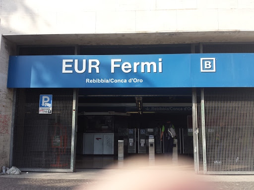Stazione Metro EUR Fermi