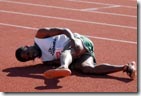 Uberlândia-MG 12/5/06 foto: José Paulo Lacerda
Provas de atletismo nos Jogos Nacionais do SESI - Atleta Claudio de Lima Jr. Cascadura (SP), dos 100 metros rasos masculino sofre lesão ao final da prova.