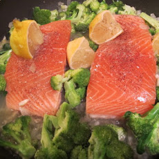 White Wine and Lemon-Steamed Salmon Cooked on Broccoli