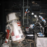One of the animatronic displays you can see while waiting in line for Star Tours