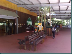 03042008813