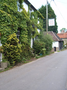 S4302067.JPG Country Pub
