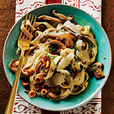 Fettuccine with Mushrooms and Hazelnuts