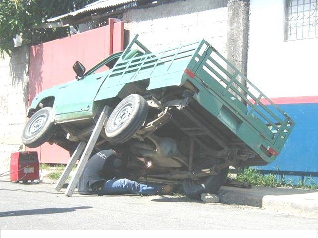 [working-on-truck-unsafe[3].jpg]