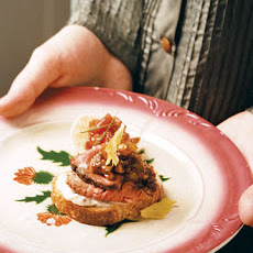 Beef Tenderloin Crostini with Sultana-Port Relish