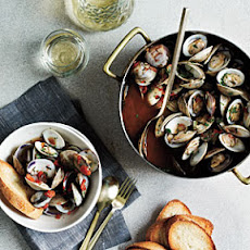 Steamed Clams with White Wine and Tomatoes