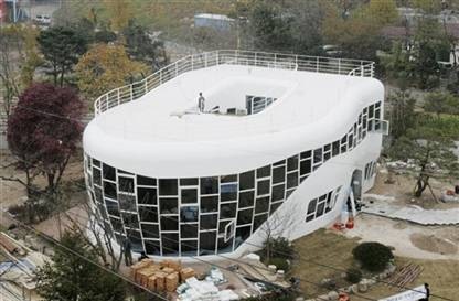 [toilet house[3].jpg]