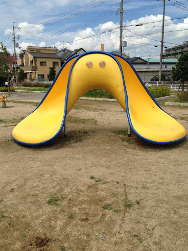 藤田公園 黄色いスベリ台