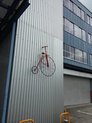 川島自転車社屋の自転車のオブジェ