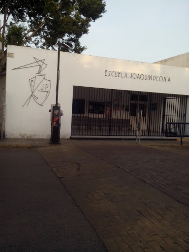 Entrada Escuela Joaquín Peon Contreras