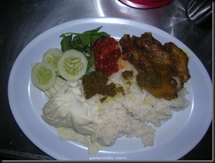 LALAPAN BEBEK, MAYJEN SUNGKONO LALAPAN BEBEK, MAYJEN SUNGKONO