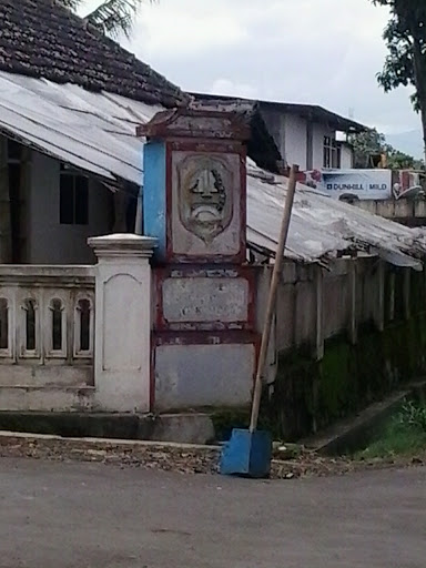 Tugu Gerbang Masuk Desa