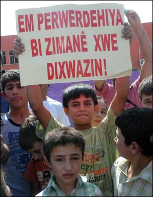 [kurt_ogrenci_anadil_yuruyus2[1][2].jpg]