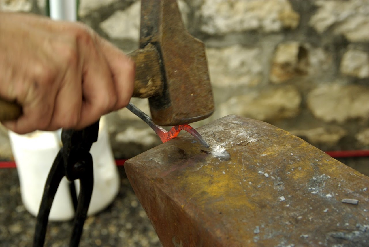 Fête médiévale à Cruas (Ardèche) - Je reprend une tête de taureau pour en faire une fourchette... en attendant qu'il fasse un peu meilleur pour passer à des choses plus neuves