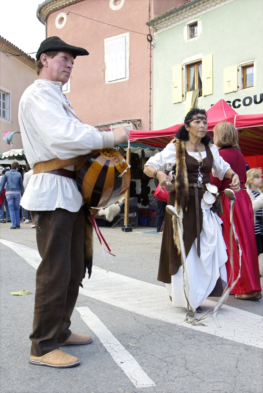 Fête médiévale à Cruas (Ardèche) - La célèbre vielle à roue.