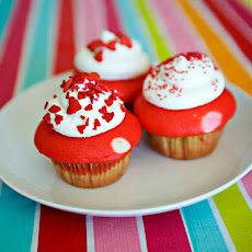 Valentine Cupcakes and a Linky Party