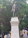 Praça dos Leões, Monumento ao 