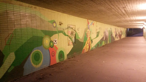 Dschungel Graffiti im Brückentunnel