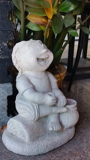 布拉米堤的小孩雕像